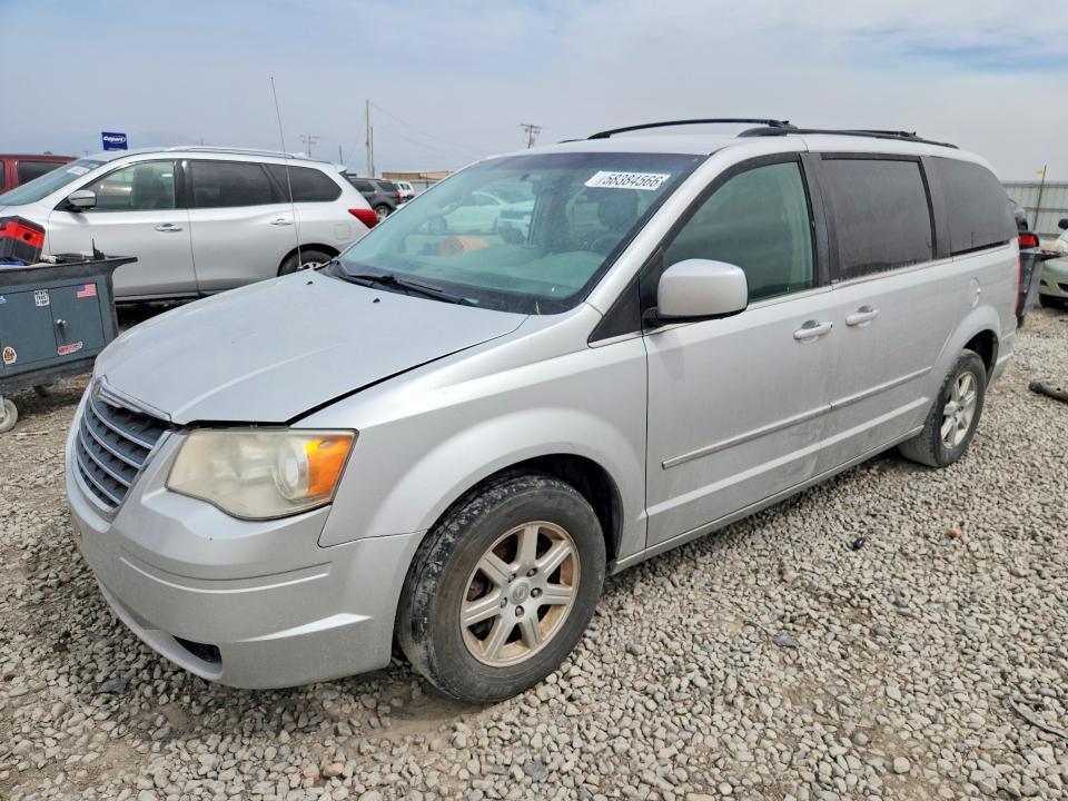 2010 CHRYSLER TOWN & COUNTRY TOURING photo 1