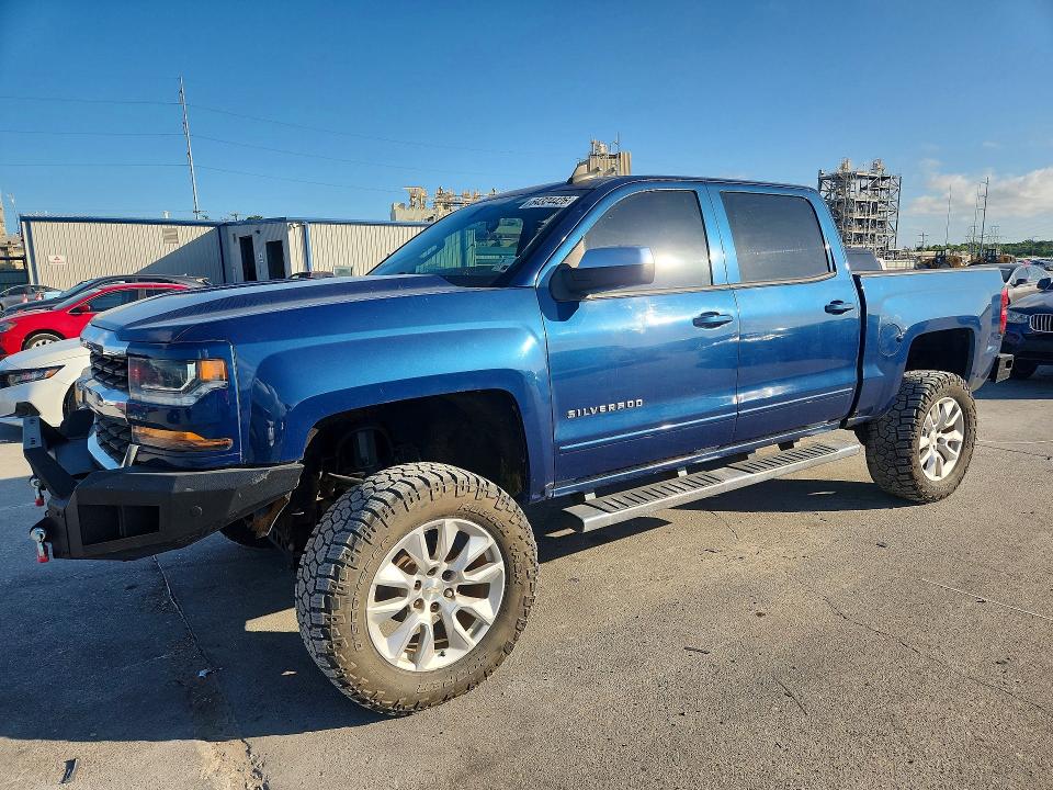 2018 CHEVROLET SILVERADO K1500 LT photo 1