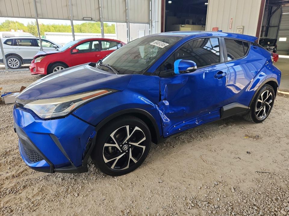 2020 TOYOTA C-HR XLE photo 1