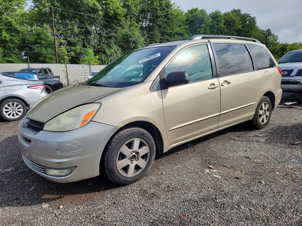 2005 TOYOTA SIENNA LE 8 PASSENGER photo 1