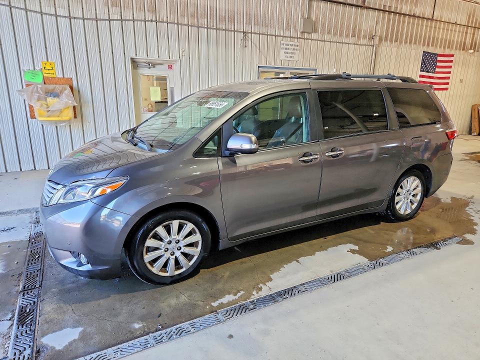 2015 TOYOTA SIENNA LIMITED PREMIUM 7-PASSENGER photo 1
