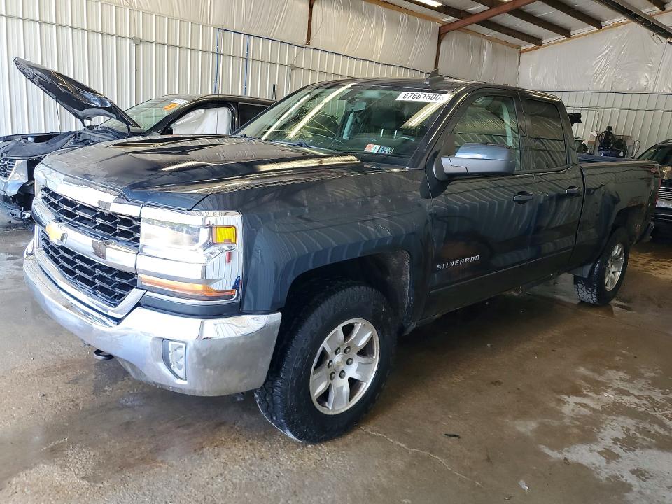 2017 CHEVROLET SILVERADO K1500 LT photo 1