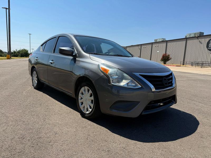 2019 NISSAN VERSA SV photo 1