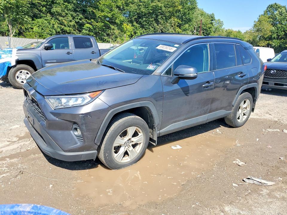 2019 TOYOTA RAV4 XLE photo 1