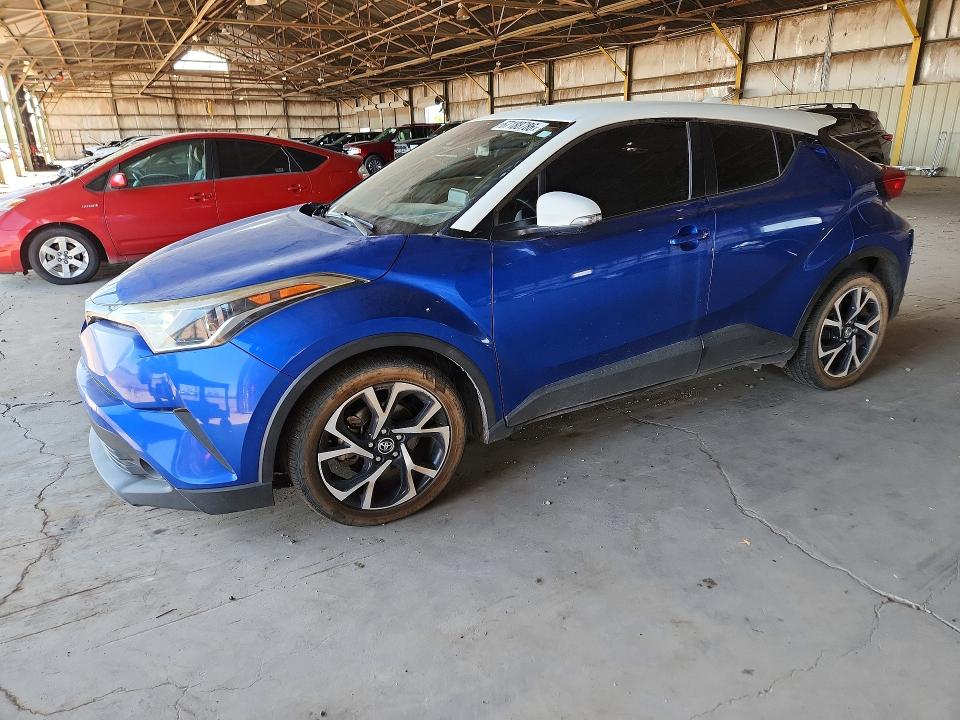 2019 TOYOTA C-HR XLE photo 1